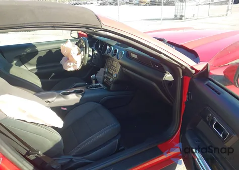 2015 Ford Mustang V6 z USA, uszkodzony, nr VIN 1FATP8EM7F5427177